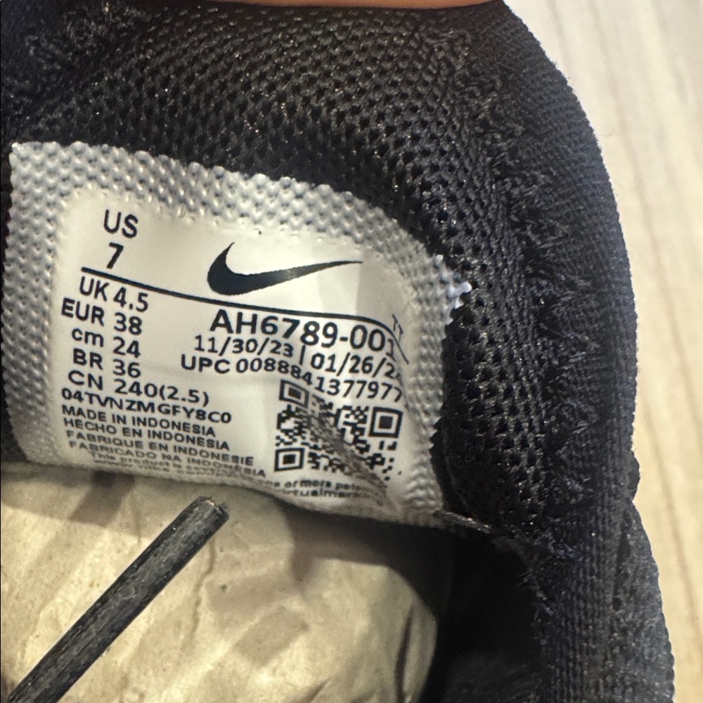 Nike Air Max 270 Women’s Size 7 New - Picture 5 of 5